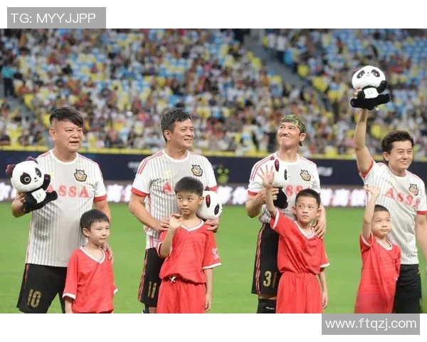 足球明星展现帅气风采的精彩瞬间与魅力形象合集